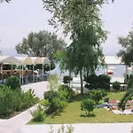 Petit Village Отель