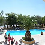 Отель Petit Village Эретрия