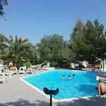 Отель Petit Village Эретрия
