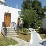 Petit Village Отель Эретрия