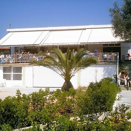 Petit Village Ερέτρια