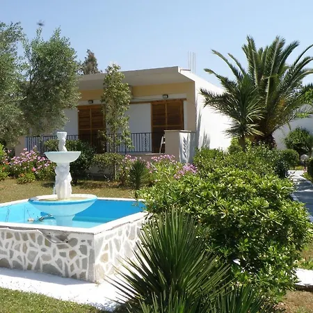 Ξενοδοχείο Petit Village 2*